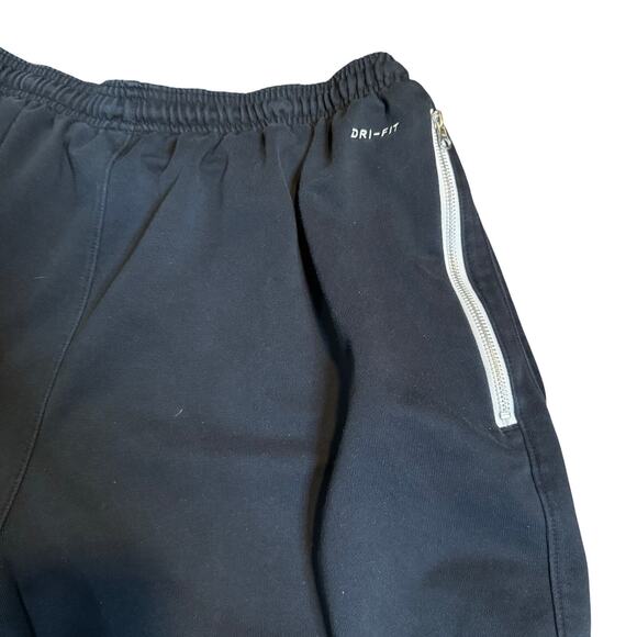 Nike Dri-FIT Standard Issue Basketball Shorts, French Terry Black, Men's Size XL - Picture 8 of 9